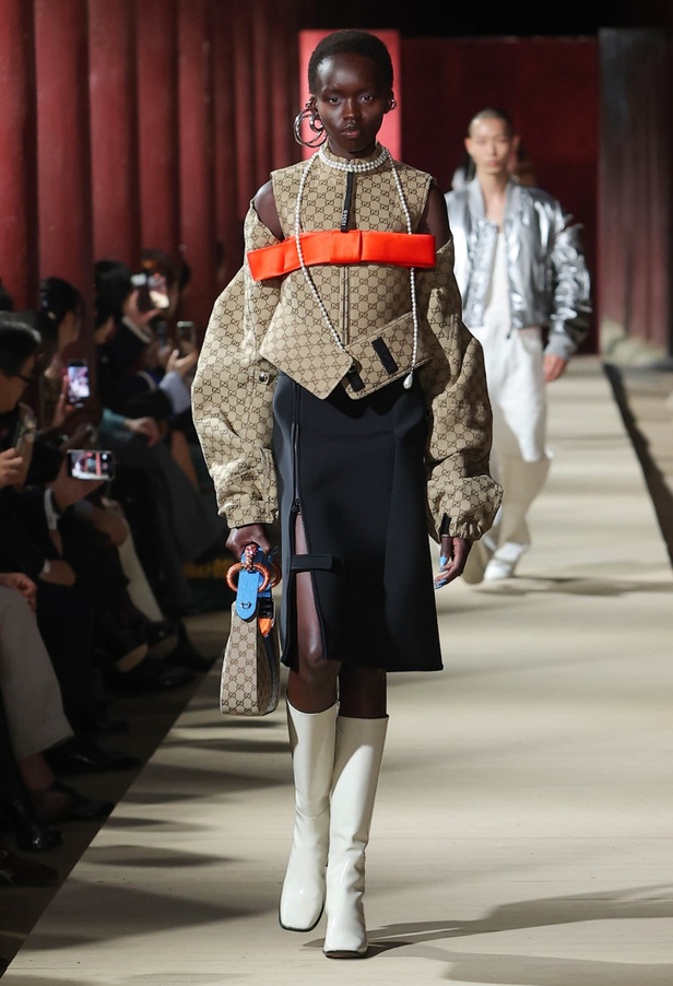 مجموعة Gucci Cruise 2024 تأخذنا إلى سيول في رحلة تجمع بين الأناقة والتراث 