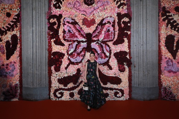 مجموعة Dior Cruise لعام 2024: احتفال بـ"فريدا كاهلو" والحرفية الاستثنائية