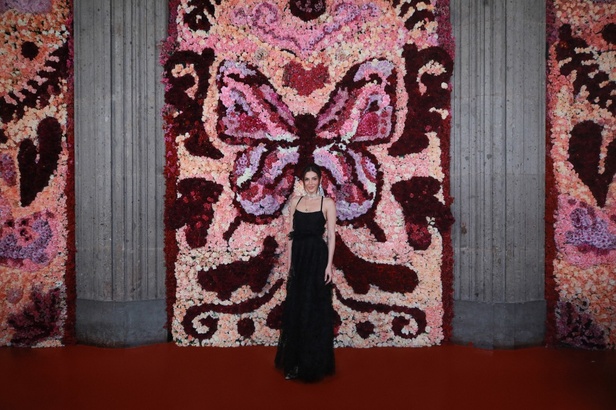 مجموعة Dior Cruise لعام 2024: احتفال بـ"فريدا كاهلو" والحرفية الاستثنائية