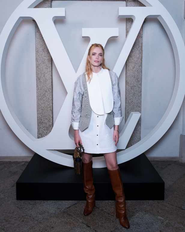 لويس فويتون تقدّم مجموعة Cruise 2024 بأجواء خيالية في إيزولا بيلا 