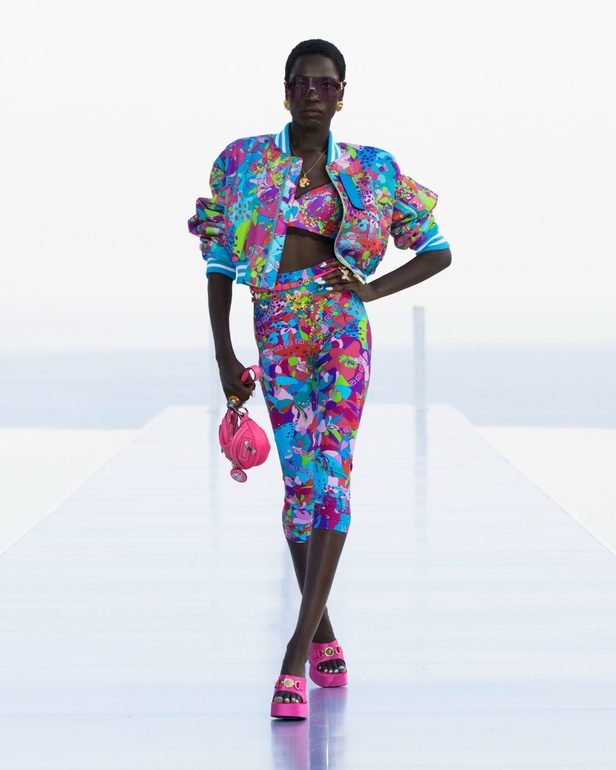 فيرساتشي "La Vacanza" مجموعة ما قبل الخريف 2023