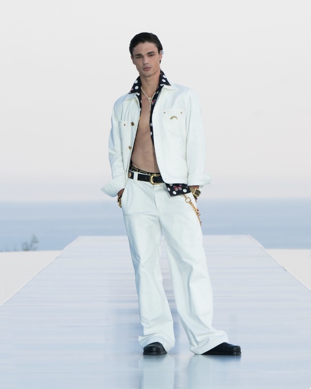 فيرساتشي "La Vacanza" مجموعة ما قبل الخريف 2023