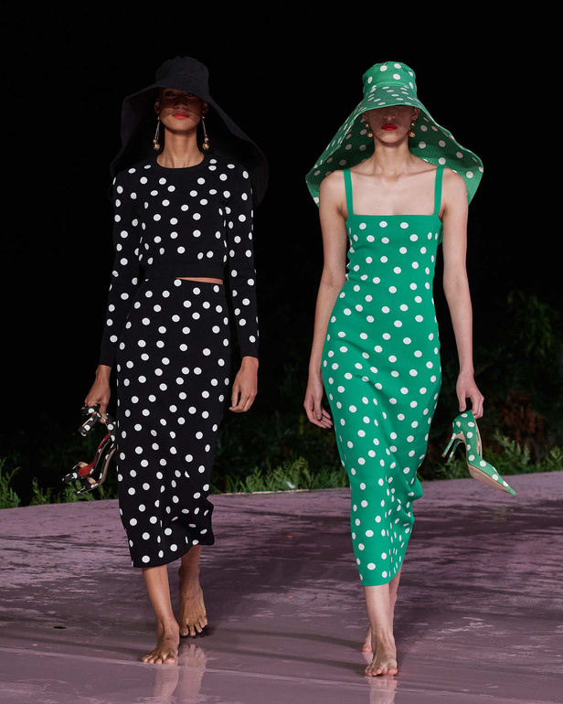 علامة Carolina Herrera تطلق تشكيلة Resort 2024 الجديدة من أزياء السفر والعطلات