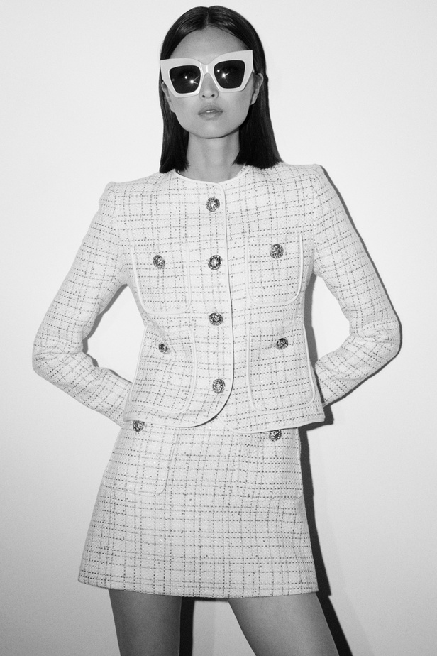 مجموعة ايلي صعب RESORT 2024 تعبير مذهل عن التألق الراقي