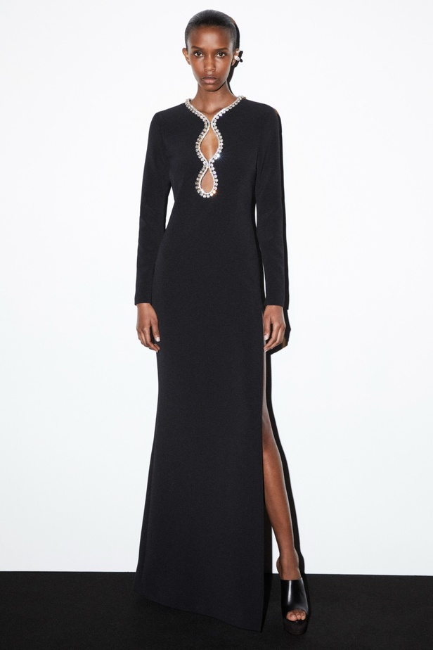 مجموعة ايلي صعب RESORT 2024 تعبير مذهل عن التألق الراقي