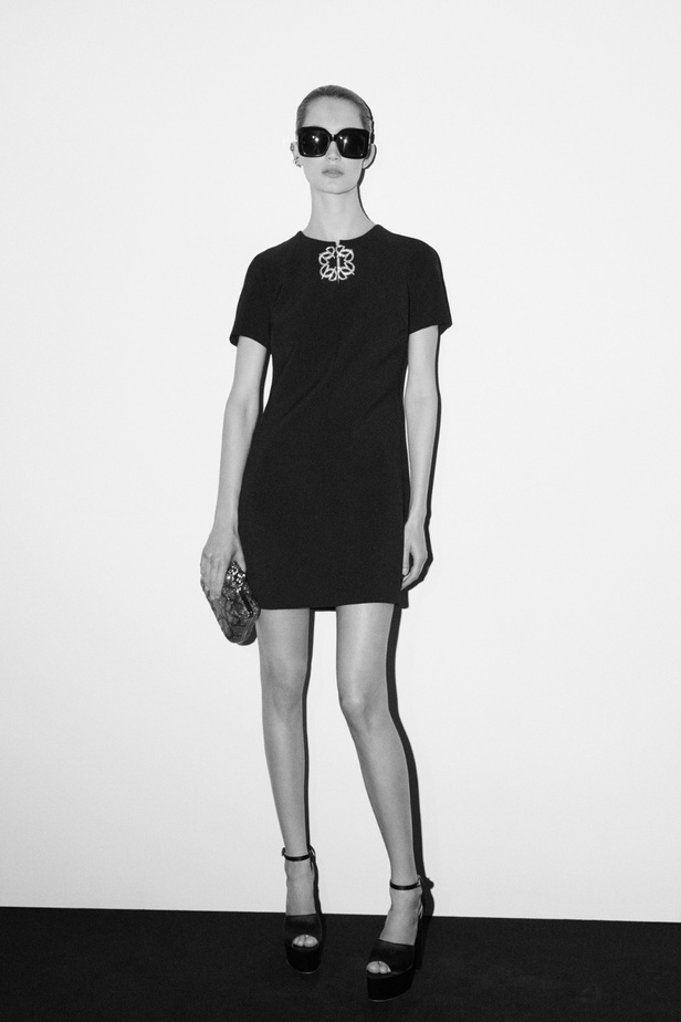 مجموعة ايلي صعب RESORT 2024 تعبير مذهل عن التألق الراقي