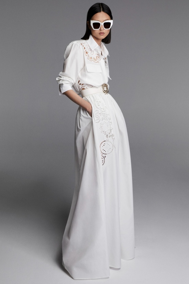 مجموعة ايلي صعب RESORT 2024 تعبير مذهل عن التألق الراقي