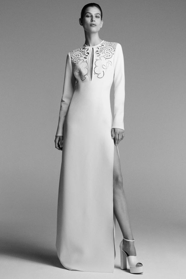 مجموعة ايلي صعب RESORT 2024 تعبير مذهل عن التألق الراقي