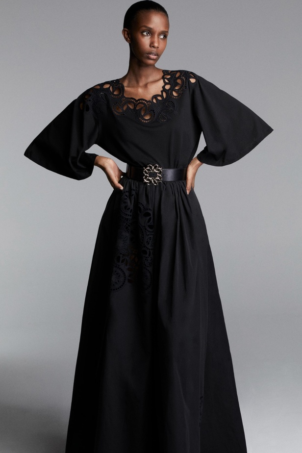 مجموعة ايلي صعب RESORT 2024 تعبير مذهل عن التألق الراقي