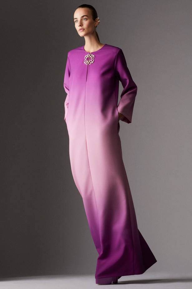 مجموعة ايلي صعب RESORT 2024 تعبير مذهل عن التألق الراقي