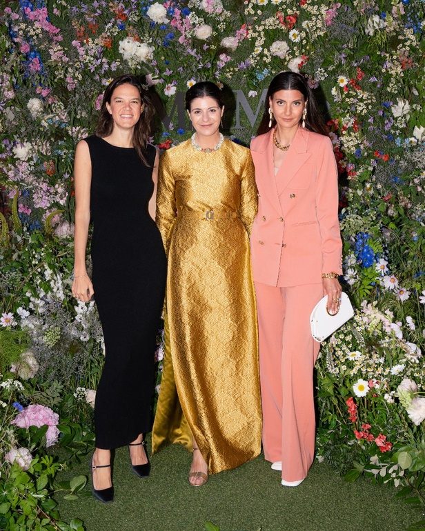 مجموعة Max Mara ريزورت 2024 تجمع بين فخامة الحرف الإيطالية وسحر الفولكلور السويدي 