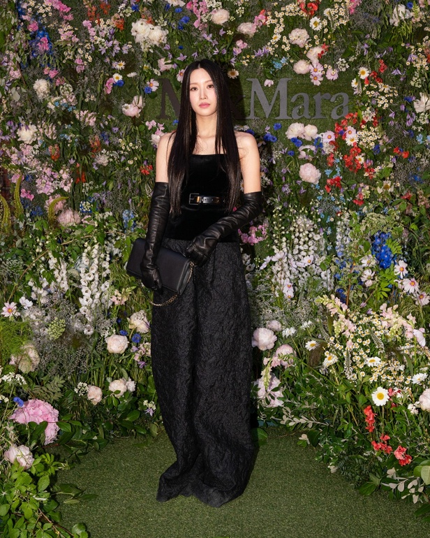 مجموعة Max Mara ريزورت 2024 تجمع بين فخامة الحرف الإيطالية وسحر الفولكلور السويدي 