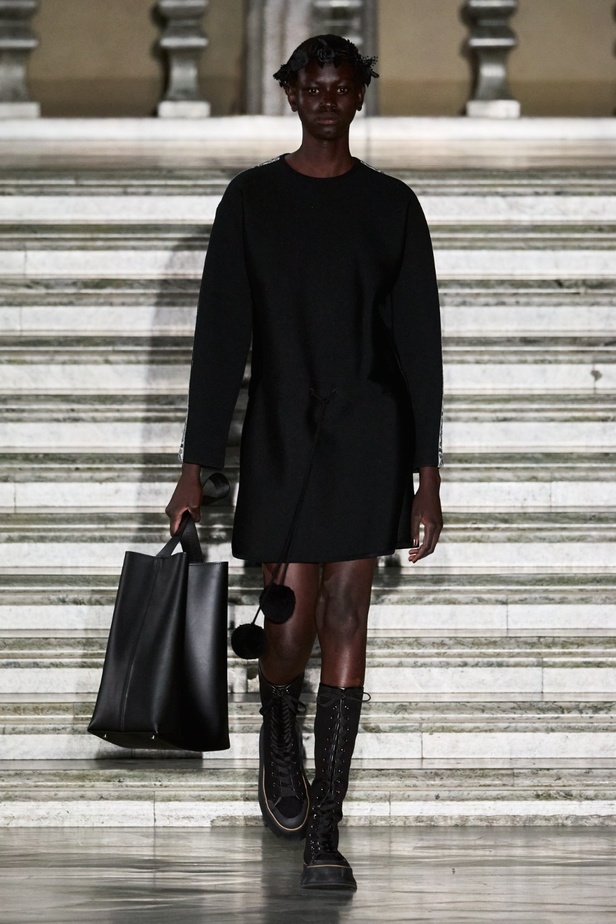 مجموعة Max Mara ريزورت 2024 تجمع بين فخامة الحرف الإيطالية وسحر الفولكلور السويدي 