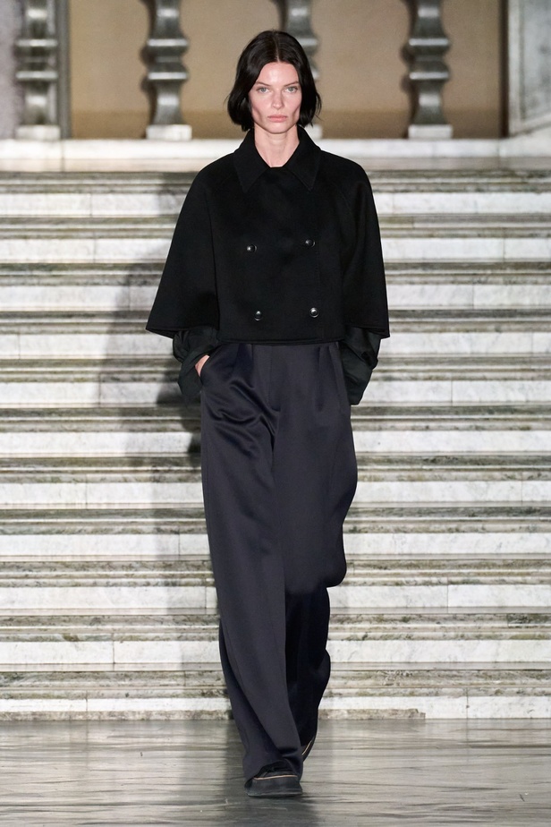 مجموعة Max Mara ريزورت 2024 تجمع بين فخامة الحرف الإيطالية وسحر الفولكلور السويدي 