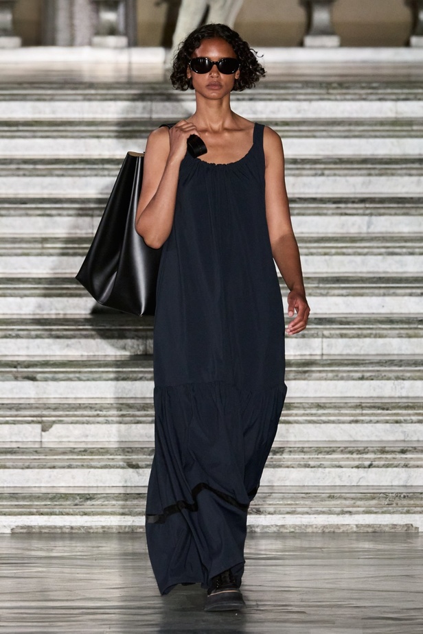 مجموعة Max Mara ريزورت 2024 تجمع بين فخامة الحرف الإيطالية وسحر الفولكلور السويدي 