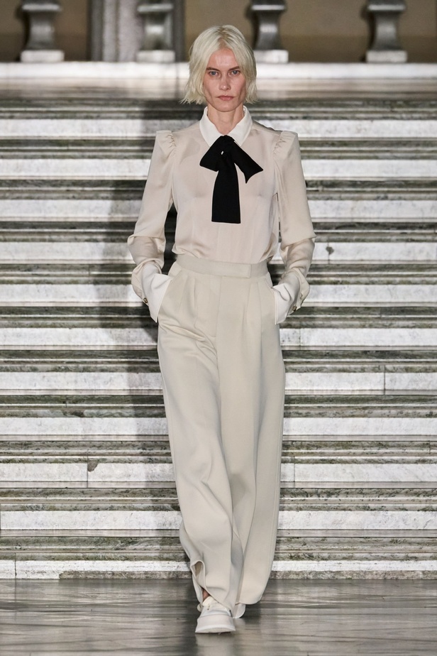 مجموعة Max Mara ريزورت 2024 تجمع بين فخامة الحرف الإيطالية وسحر الفولكلور السويدي 