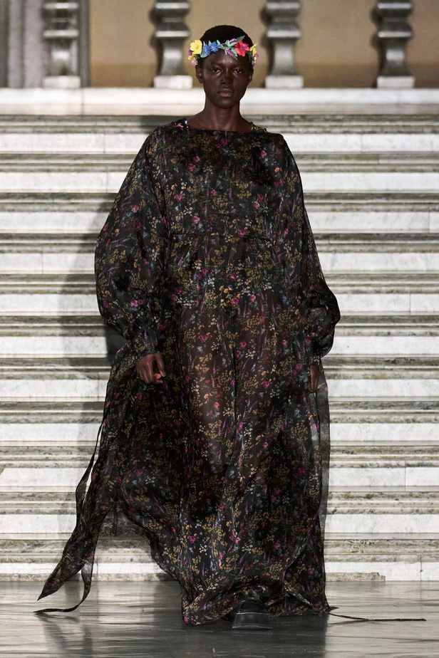 مجموعة Max Mara ريزورت 2024 تجمع بين فخامة الحرف الإيطالية وسحر الفولكلور السويدي 