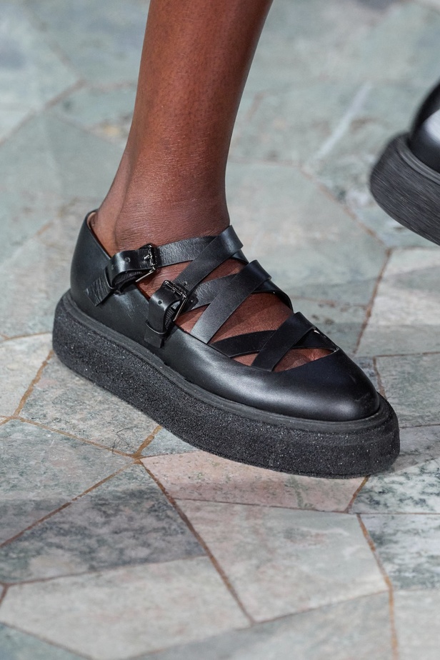 مجموعة Max Mara ريزورت 2024 تجمع بين فخامة الحرف الإيطالية وسحر الفولكلور السويدي 