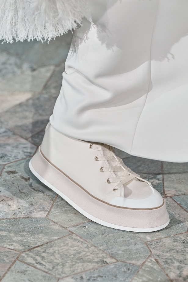 مجموعة Max Mara ريزورت 2024 تجمع بين فخامة الحرف الإيطالية وسحر الفولكلور السويدي 