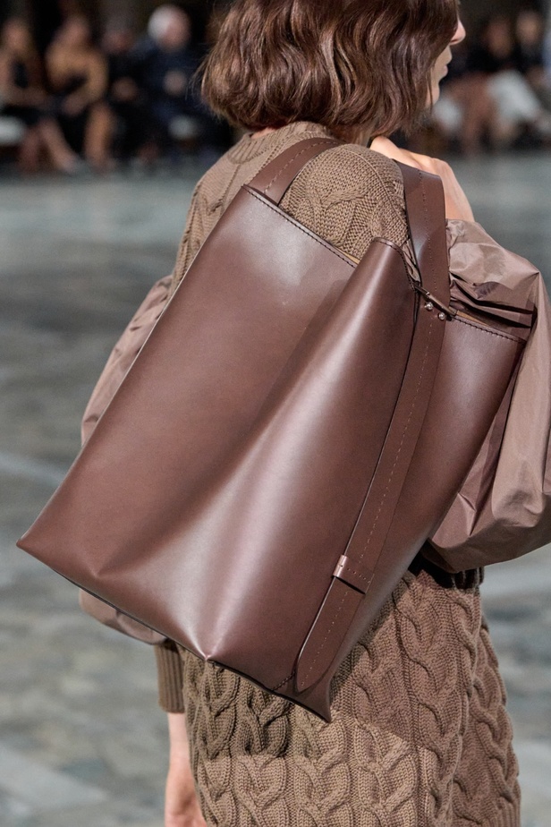 مجموعة Max Mara ريزورت 2024 تجمع بين فخامة الحرف الإيطالية وسحر الفولكلور السويدي 