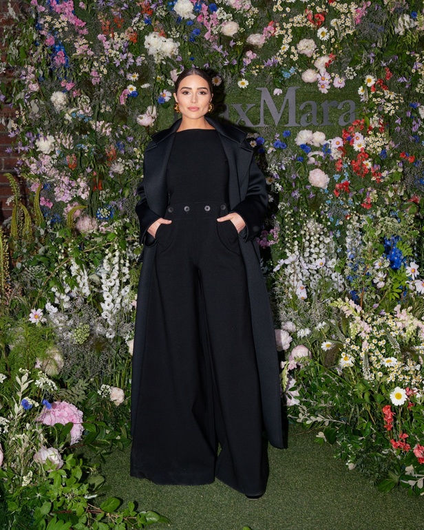 مجموعة Max Mara ريزورت 2024 تجمع بين فخامة الحرف الإيطالية وسحر الفولكلور السويدي 