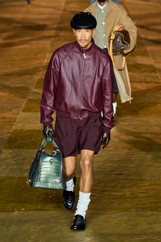 النتيجة الطبيعية للتأثير الثقافي التي كانت تطمح إليها دار لويس ڤويتون تبدأ بالتحقق مع المجموعة الأولى لفاريل ويليامز... في عرض مرصّع بالنجوم