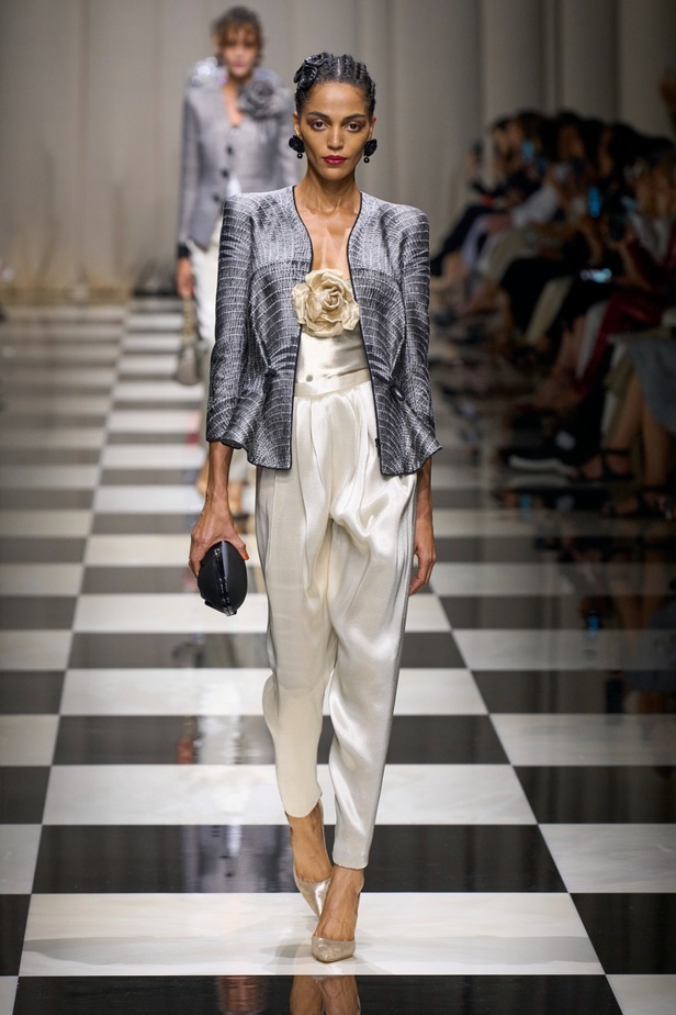 مجموعة Armani Privé لخريف وشتاء 2024 قصيدة للوردة بأجمل التصاميم 