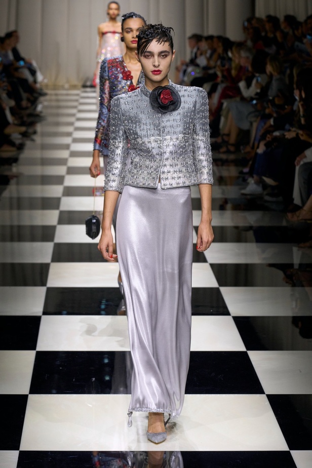 مجموعة Armani Privé لخريف وشتاء 2024 قصيدة للوردة بأجمل التصاميم 