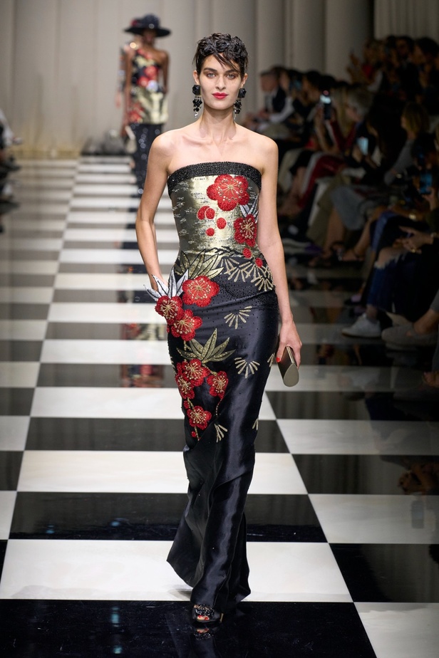 مجموعة Armani Privé لخريف وشتاء 2024 قصيدة للوردة بأجمل التصاميم 