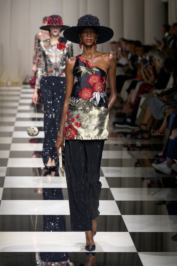 مجموعة Armani Privé لخريف وشتاء 2024 قصيدة للوردة بأجمل التصاميم 