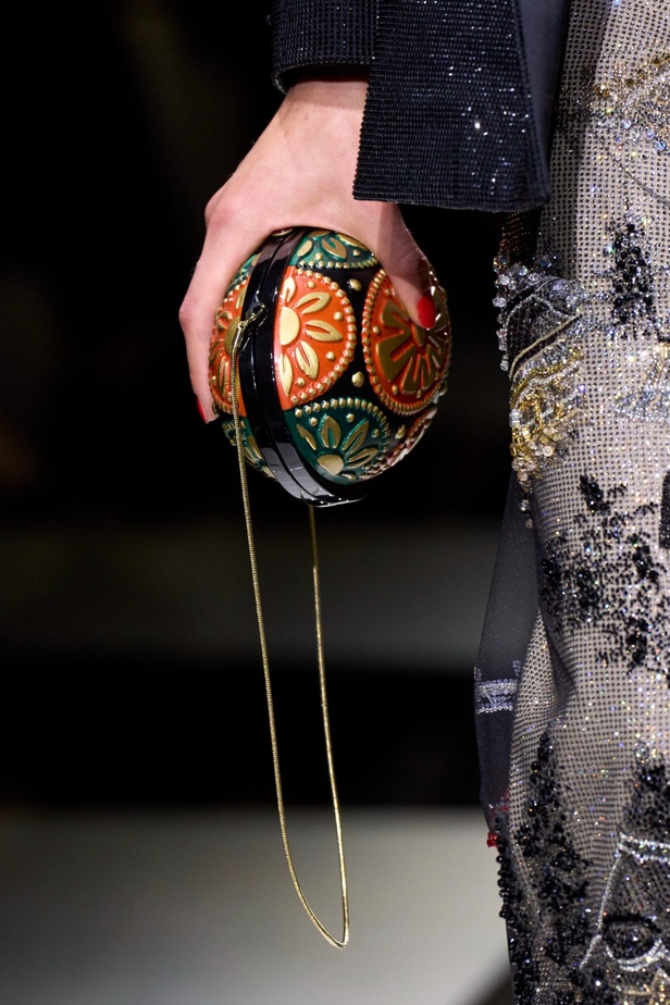 مجموعة Armani Privé لخريف وشتاء 2024 قصيدة للوردة بأجمل التصاميم 