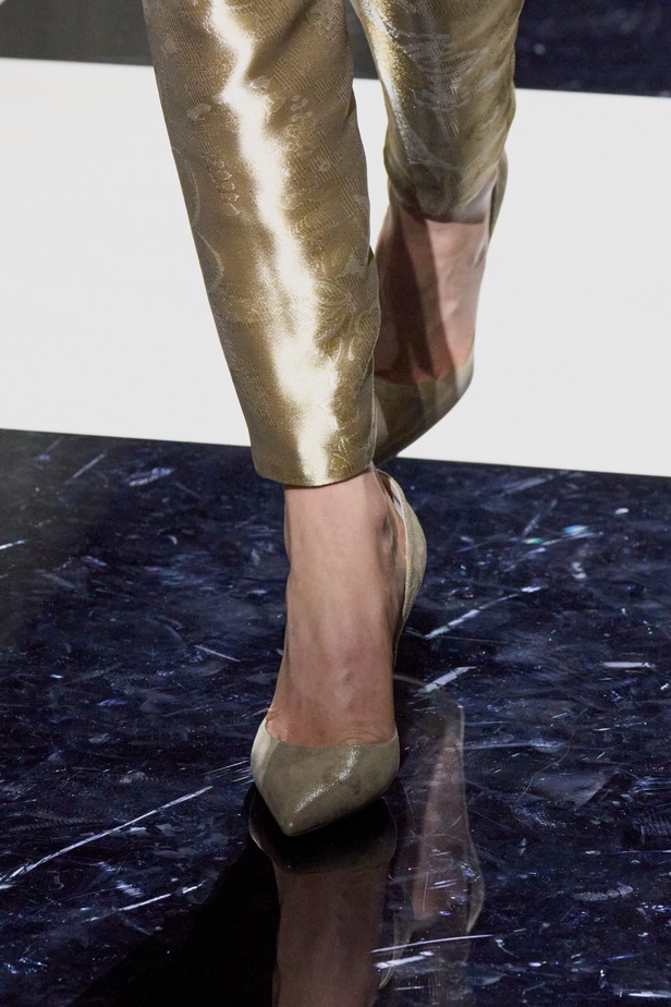 مجموعة Armani Privé لخريف وشتاء 2024 قصيدة للوردة بأجمل التصاميم 