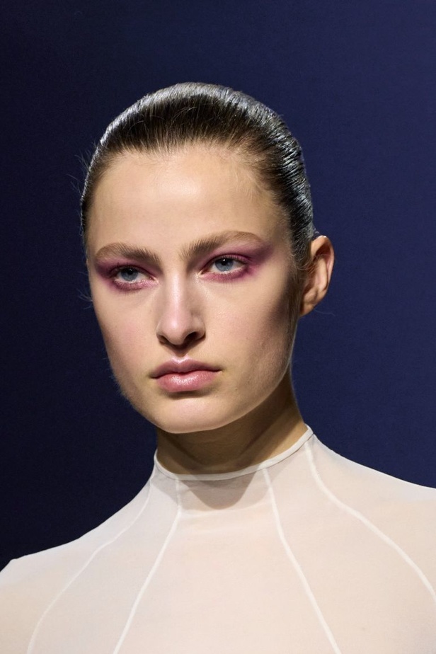 "آشي ستوديو" يدخل تاريخ الموضة من الباب العريض... أول مصمم سعودي في أسبوع باريس للأزياء الراقية بمجموعة ساحرة