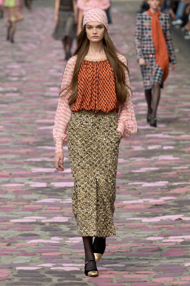 مجموعة CHANEL للهوت كوتور لموسم خريف وشتاء 2023-2024 تحتفل بسحر باريس 