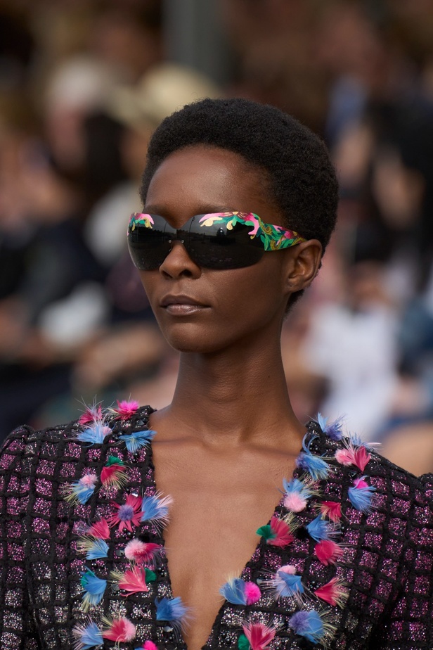 مجموعة CHANEL للهوت كوتور لموسم خريف وشتاء 2023-2024 تحتفل بسحر باريس 