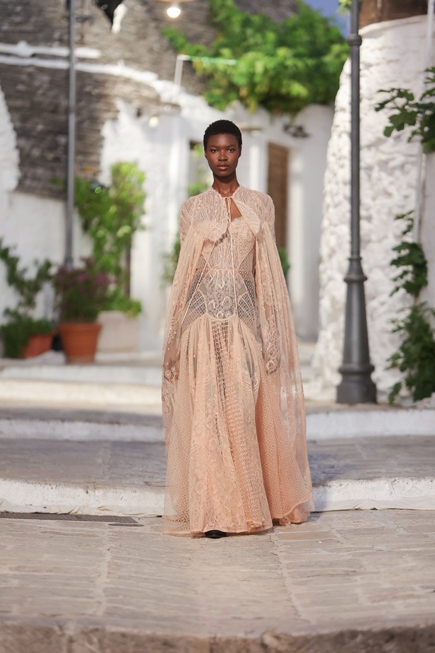 عرض دولتشي غابانا Alta Moda يحتفل بالحرف الأصلية لمدينة بوليا