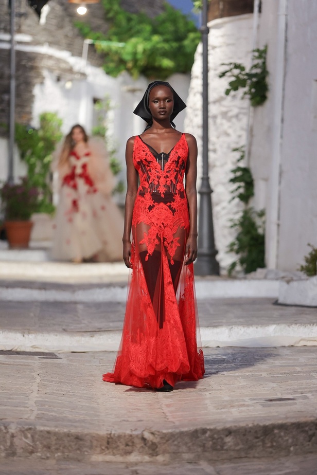 عرض دولتشي غابانا Alta Moda يحتفل بالحرف الأصلية لمدينة بوليا