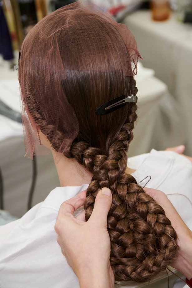 إطلالات جمالية من مجموعة كريستيان ديور الراقية لخريف وشتاء 2023-2024