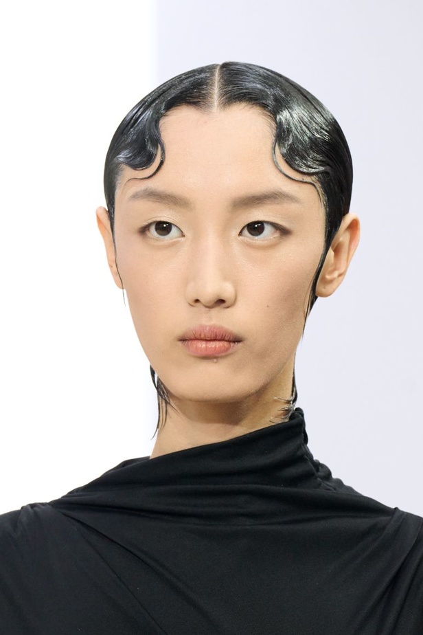 مجموعة Fendi للهوت كوتور خريف وشتاء 2023-2024.. أناقة راقية وفساتين فخمة