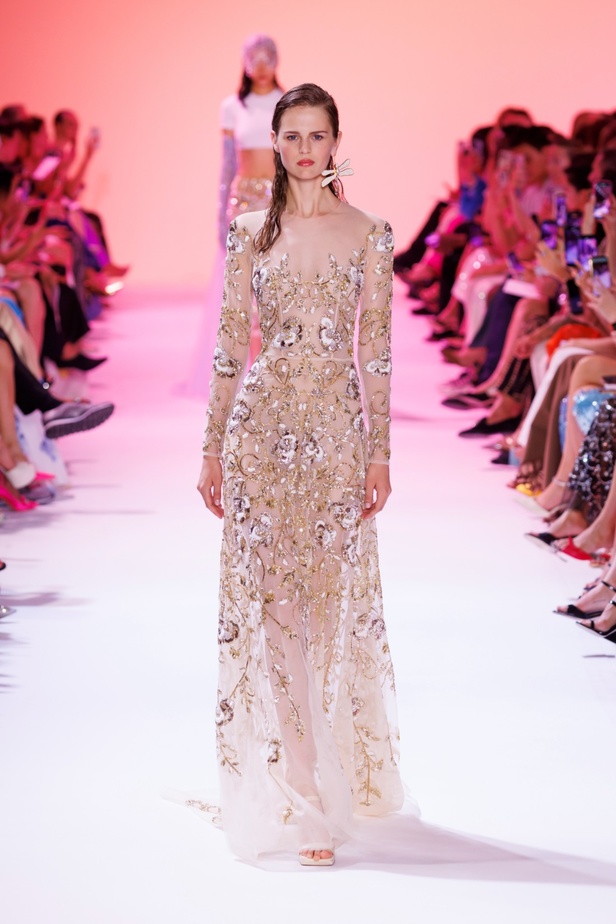 مجموعة جورج حبيقة للأزياء الراقية لخريف 2023... احتفال للحواس يوقظ حلماً ملوناً يزيّنه أمل بمستقبل مُشرق