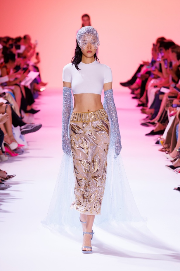 مجموعة جورج حبيقة للأزياء الراقية لخريف 2023... احتفال للحواس يوقظ حلماً ملوناً يزيّنه أمل بمستقبل مُشرق