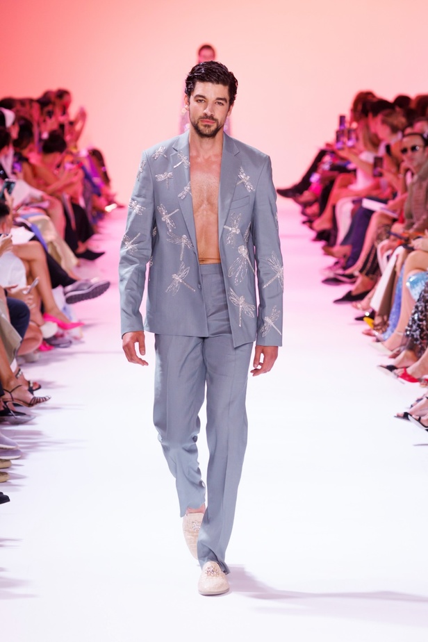 مجموعة جورج حبيقة للأزياء الراقية لخريف 2023... احتفال للحواس يوقظ حلماً ملوناً يزيّنه أمل بمستقبل مُشرق