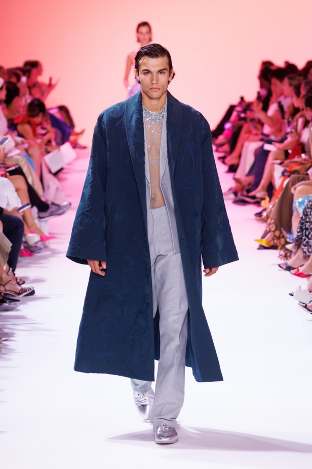 مجموعة جورج حبيقة للأزياء الراقية لخريف 2023... احتفال للحواس يوقظ حلماً ملوناً يزيّنه أمل بمستقبل مُشرق