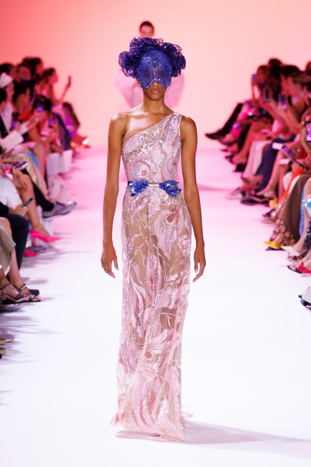 مجموعة جورج حبيقة للأزياء الراقية لخريف 2023... احتفال للحواس يوقظ حلماً ملوناً يزيّنه أمل بمستقبل مُشرق