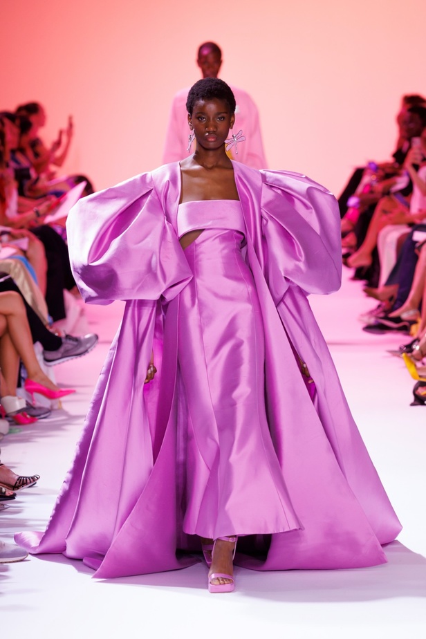 مجموعة جورج حبيقة للأزياء الراقية لخريف 2023... احتفال للحواس يوقظ حلماً ملوناً يزيّنه أمل بمستقبل مُشرق