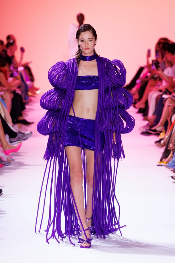 مجموعة جورج حبيقة للأزياء الراقية لخريف 2023... احتفال للحواس يوقظ حلماً ملوناً يزيّنه أمل بمستقبل مُشرق