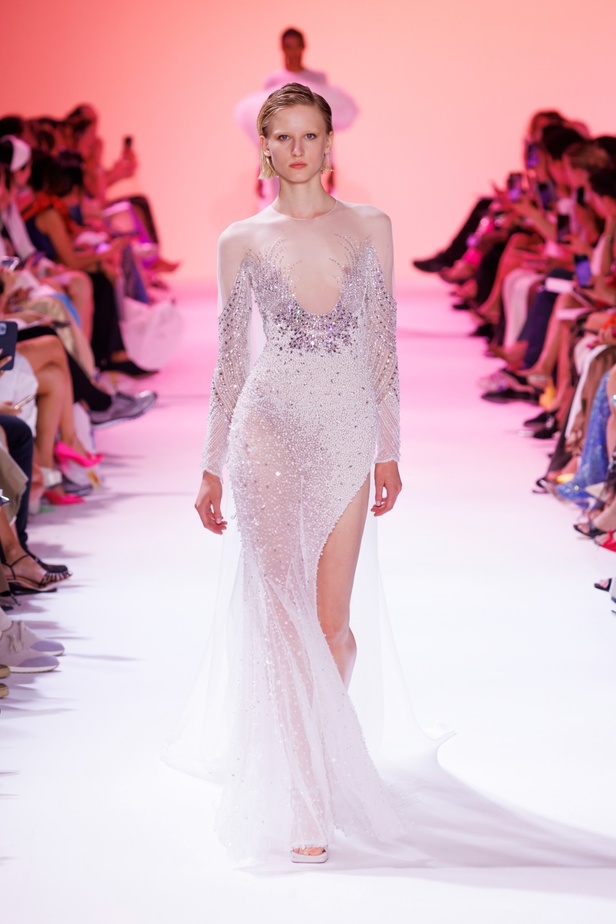 مجموعة جورج حبيقة للأزياء الراقية لخريف 2023... احتفال للحواس يوقظ حلماً ملوناً يزيّنه أمل بمستقبل مُشرق