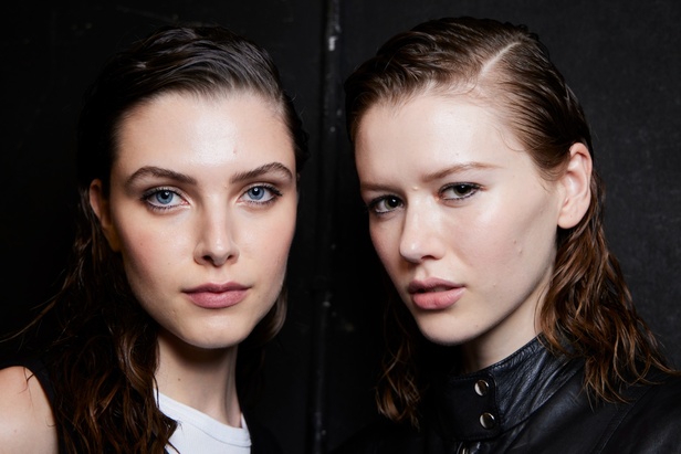 إطلالات جمالية من مجموعة جورج حبيقة للأزياء الراقية لخريف 2023