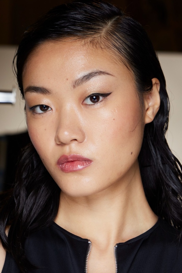 إطلالات جمالية من مجموعة جورج حبيقة للأزياء الراقية لخريف 2023