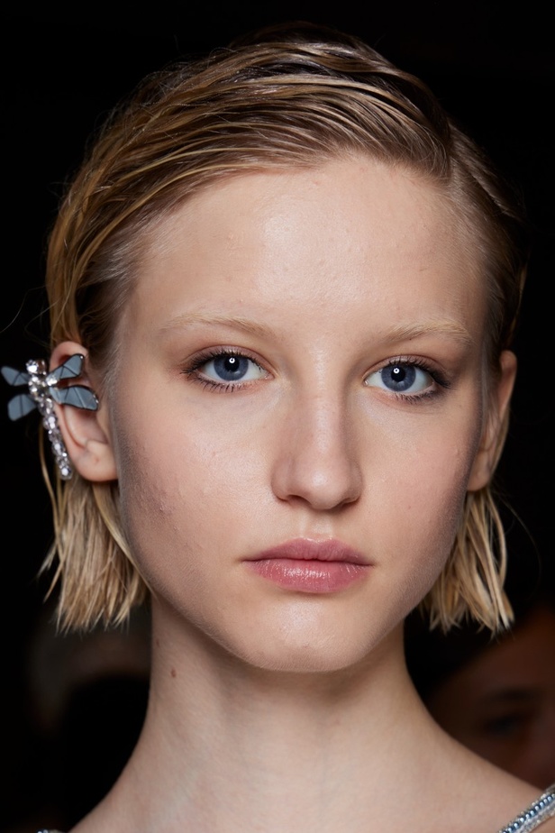 إطلالات جمالية من مجموعة جورج حبيقة للأزياء الراقية لخريف 2023